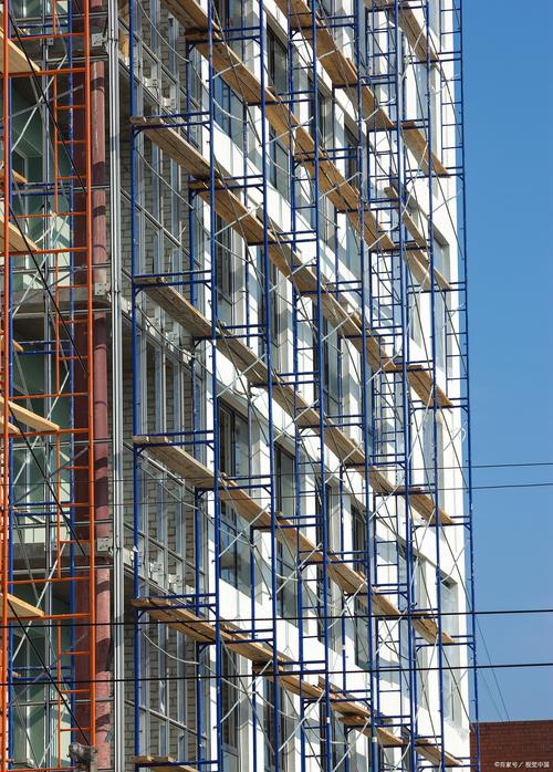 附著式升降腳手架應符合的4條規定: